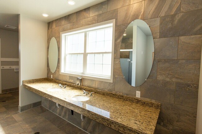 Building Photo - 107 Bayberry Cir