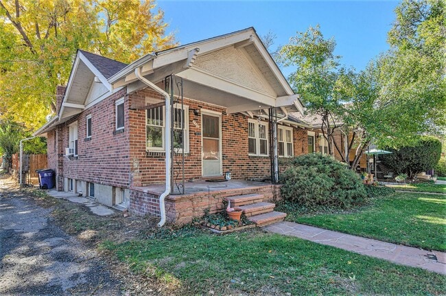 Building Photo - Spacious 2 bedroom home in the heart of City Park! LEASING SPECIAL INFO BELOW