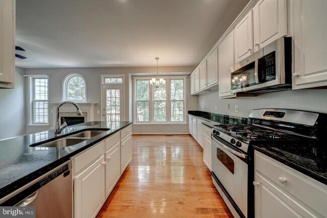 Building Photo - 6138 Manchester Park Cir