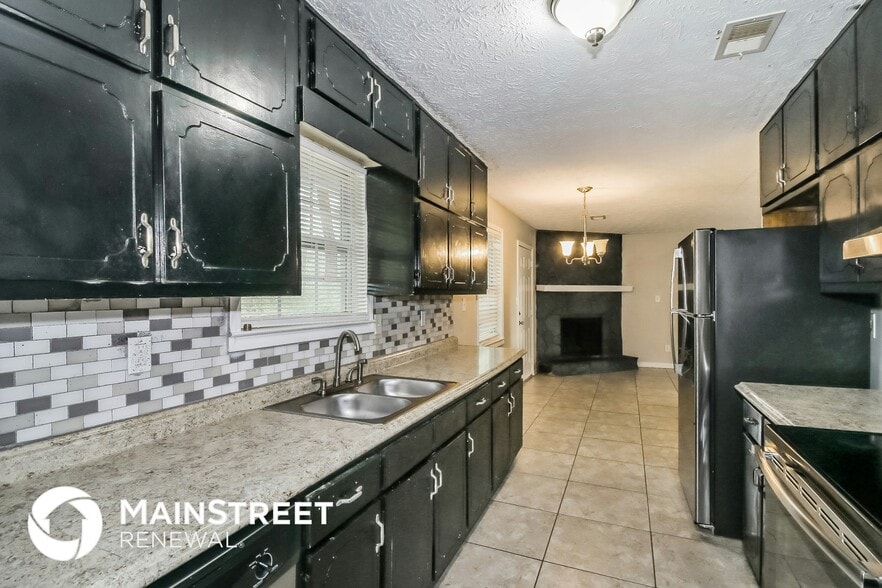 Building Photo - 5845 Bearing Way