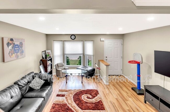 Building Photo - 22 Hickory Ct