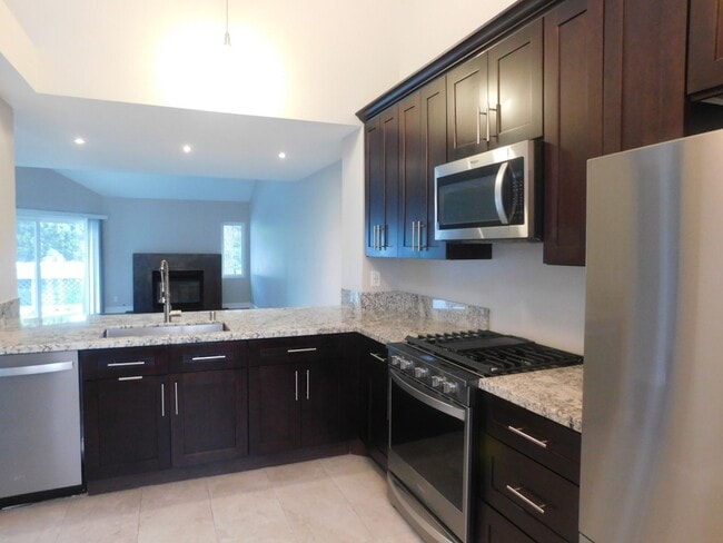 Building Photo - Beautiful Remodeled 2 Bed 2.5 Bath Condo in Pacific Ranch