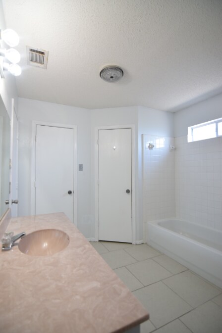 Building Photo - 4100 Sand Dollar Dr
