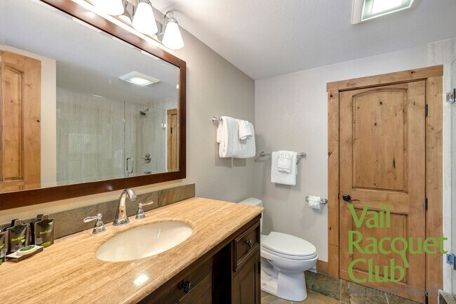 Building Photo - Annual Lease - 3BR, 3BA 3-level Townhome w...