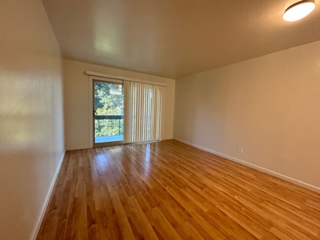 Building Photo - Nice Cozy 1 Bedroom Condo !!!