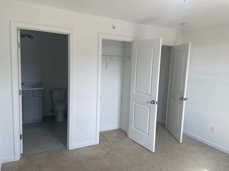 Building Photo - 27 Matildas Wy