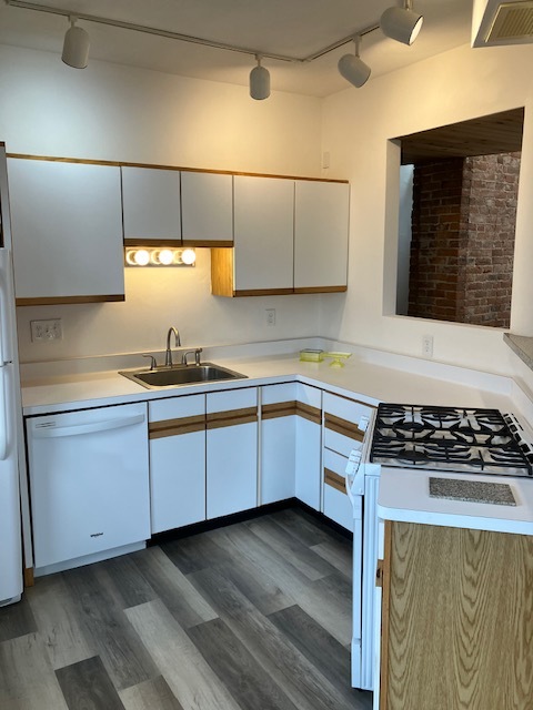 Updated kitchen - 916 N Church St
