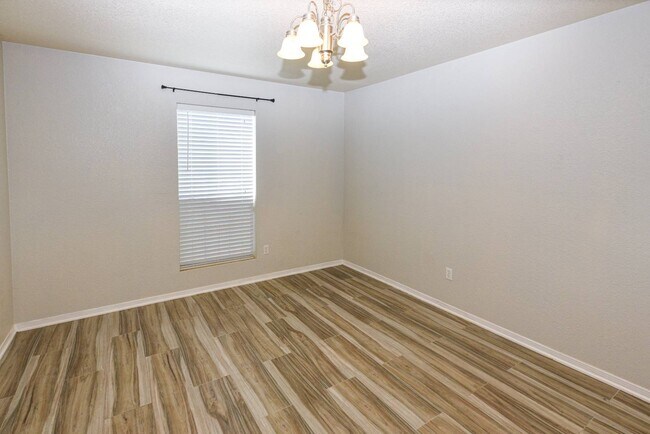 Building Photo - 2305 Riley Dr