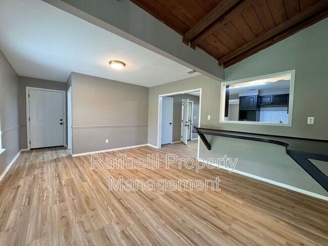 Building Photo - 3 Sidney Dr