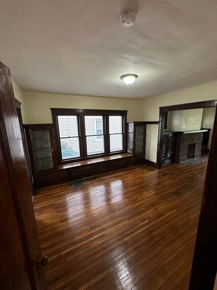 Dining room - 1302 W 102nd St
