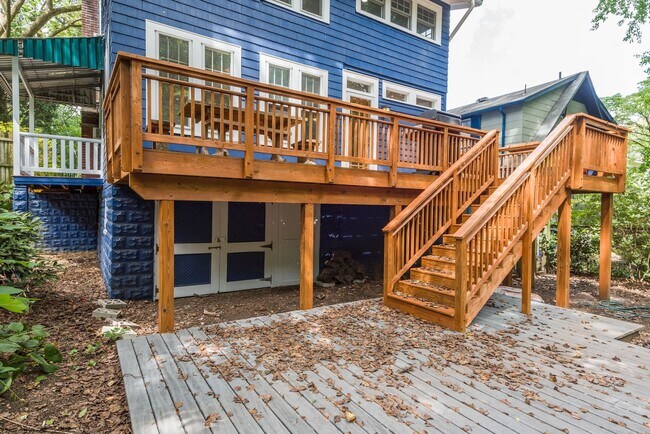 Building Photo - 3 Bed 2.5 Bath - Takoma Park Craftsman - Spacious Rear Deck