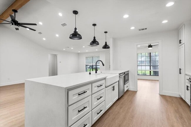 Building Photo - 7405 Attar Cove