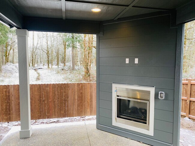 Building Photo - Gorgeous Newer Home!