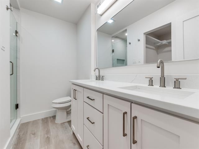 Building Photo - 5755 Phoenix Dr