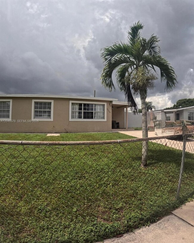 Building Photo - 5720 SW 38th Ct