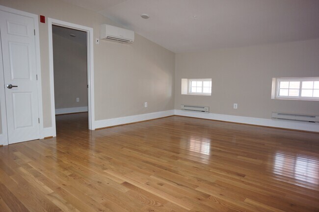 Building Photo - 511 Park Ave