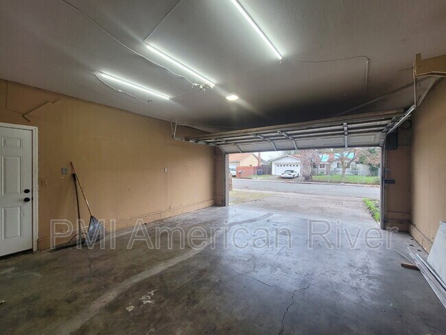 Building Photo - 4475 Silverton Way