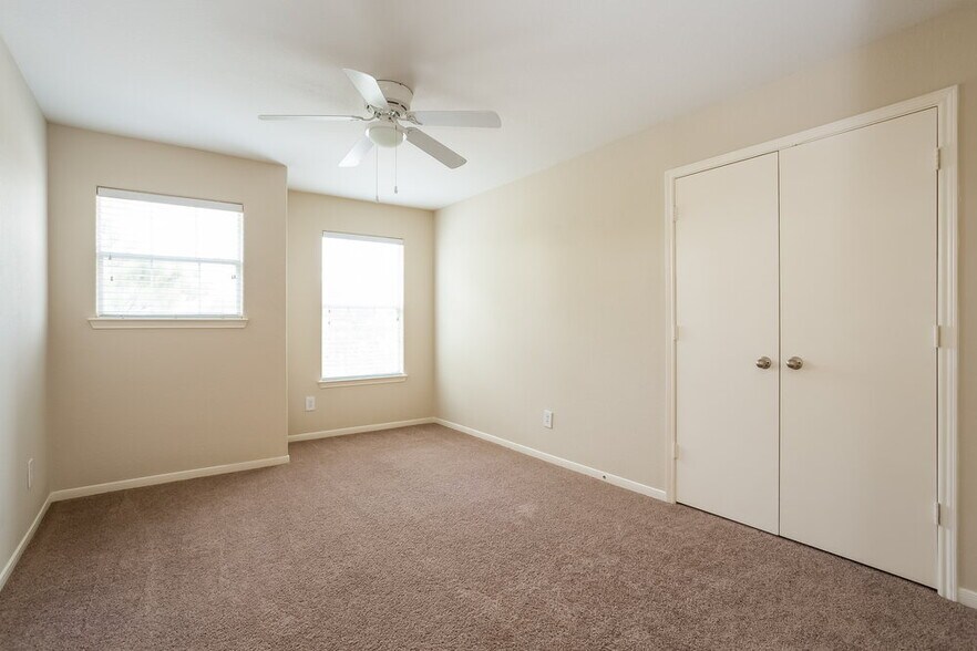 Building Photo - 2723 Durham Chase Ln