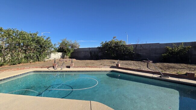 Building Photo - Beautifully remodeled pool home situated on a spacious quarter-acre lot