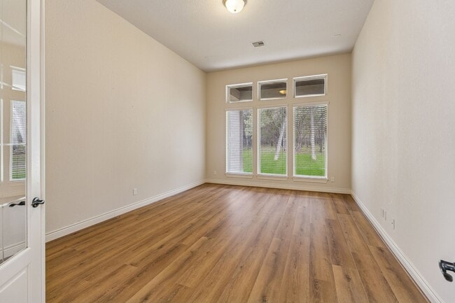 Building Photo - 944 Wilderness Oaks