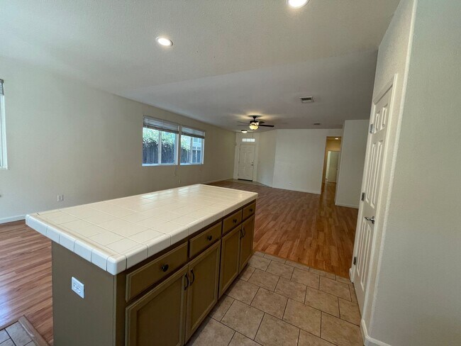 Building Photo - 3976 Anastasia Ln