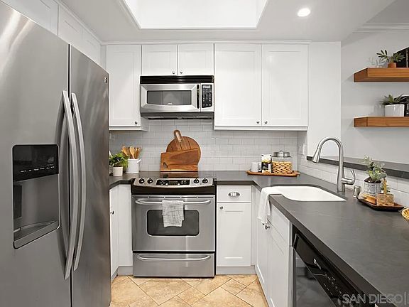 Building Photo - 620 State St