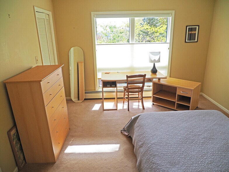 Building Photo - 100 Crab Apple Ln