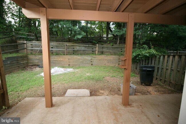 Building Photo - 512 Suffield Dr