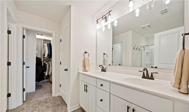 Building Photo - 167 Benelli Dr