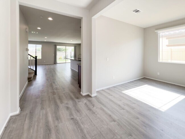 Building Photo - Beautiful 2 Story 5 Bedroom SOLAR Home + L...