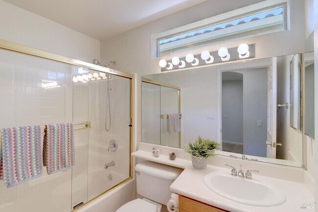 Building Photo - 359 Glenn Lakes Dr