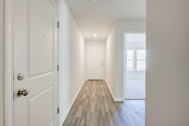 Building Photo - 4 bedroom home in Conroe!