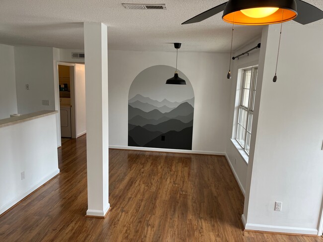 Building Photo - 6704 W Friendly Ave