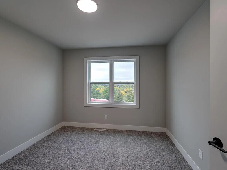 Building Photo - 115 Prairie Heights Dr
