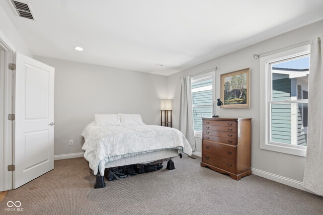 Building Photo - 228 E St Joseph St