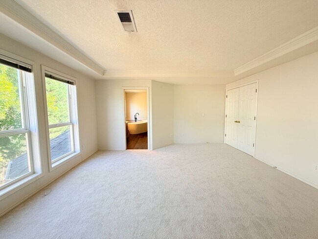 Building Photo - 16775 SW Springwater Ln