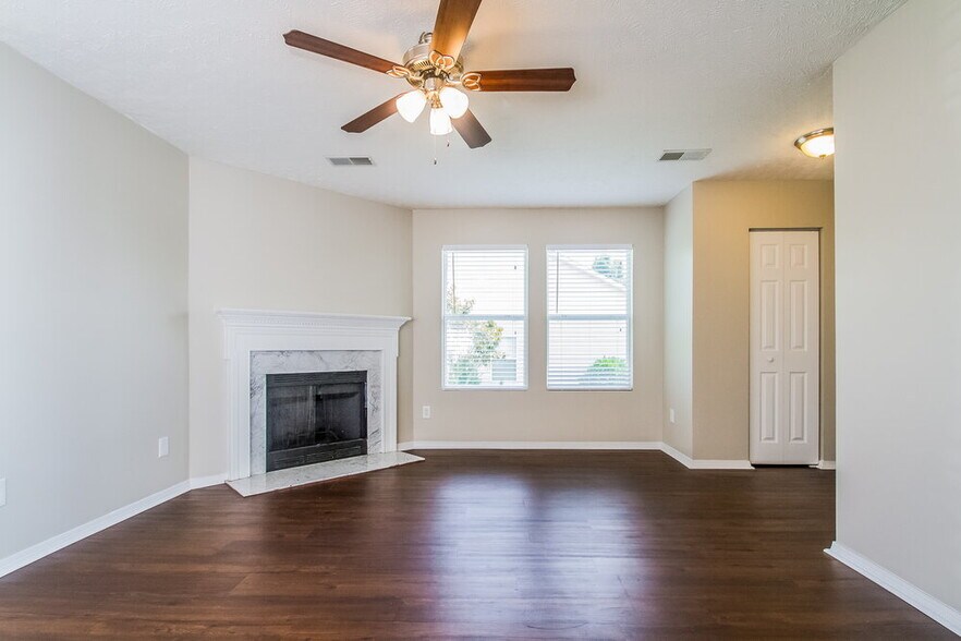 Building Photo - 2109 Carlton Ln