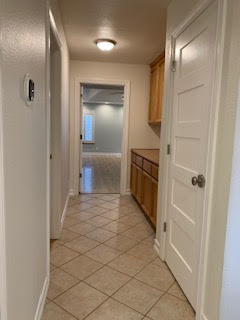 Building Photo - 6015 Oak Hill Dr