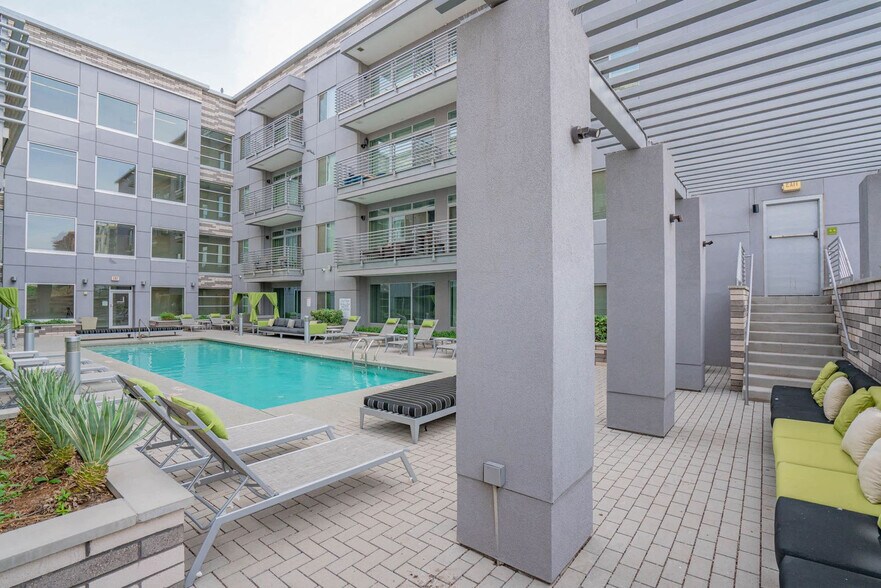 Building Photo - 295 E Roosevelt St