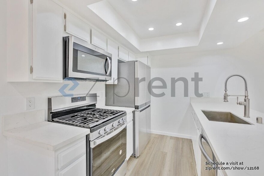 Building Photo - 2700 Cahuenga Blvd E