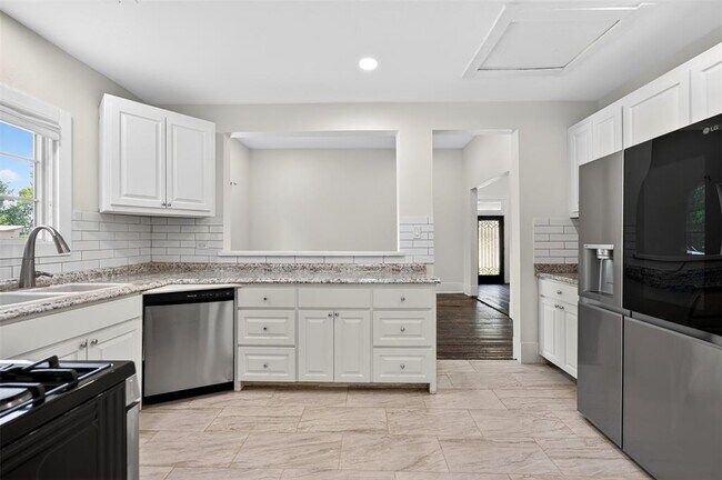 Building Photo - 529 W Clark St