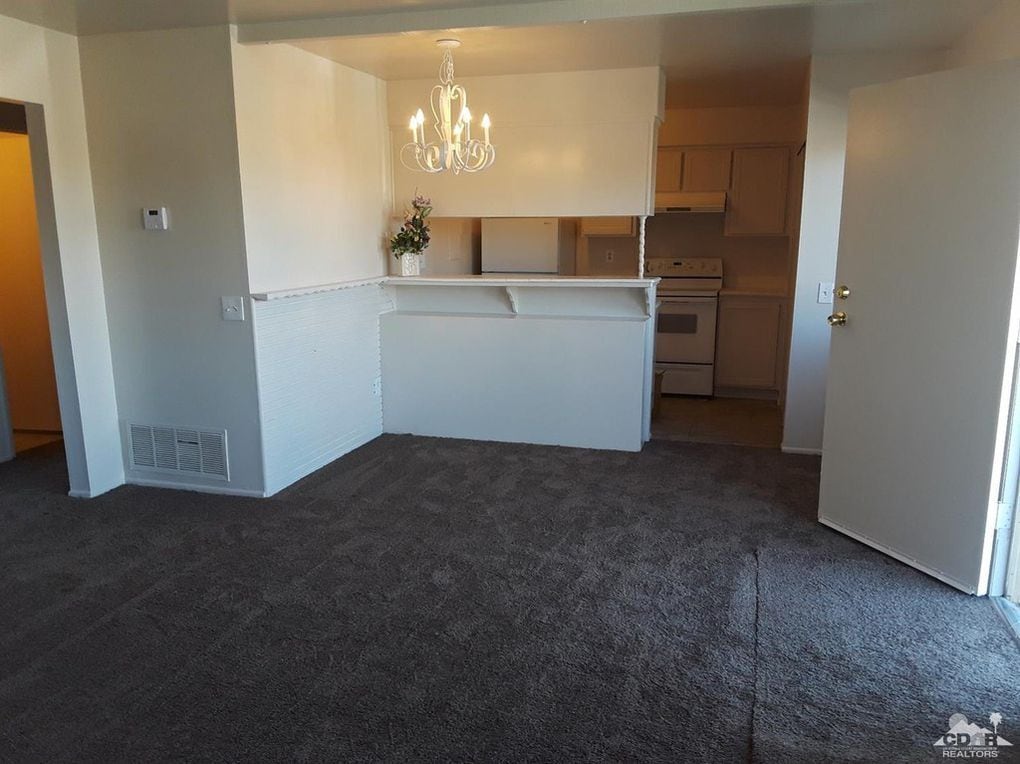 Building Photo - 72701 Willow St