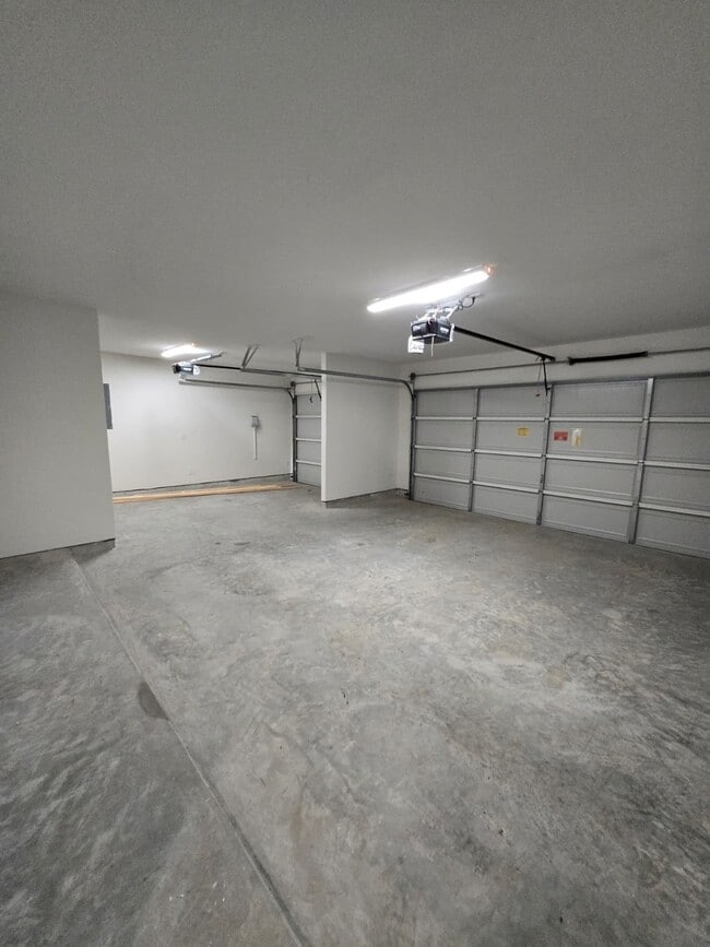 Building Photo - 1420 Florecer Ln