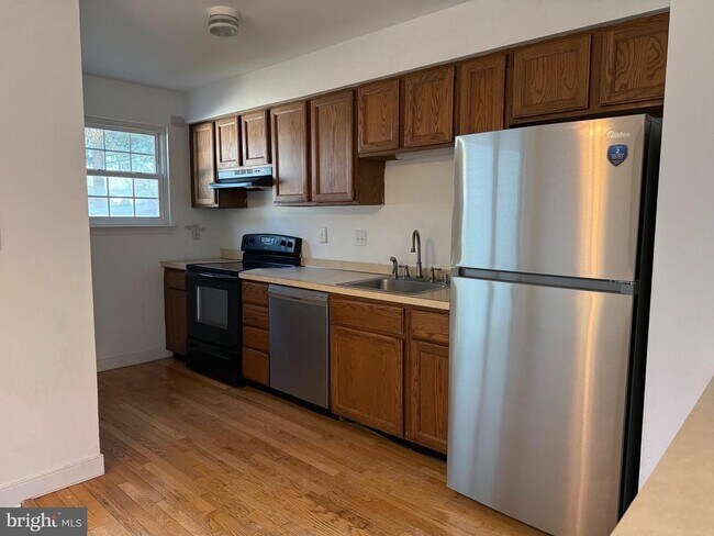 Building Photo - 325 Barley Dr