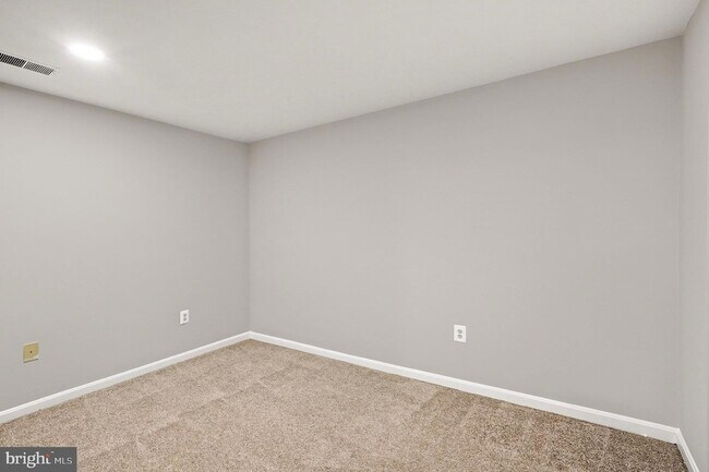 Building Photo - 2003 Paddle Boat Ln