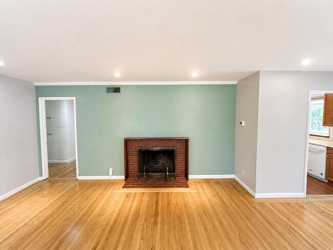 Building Photo - Bright & Spacious 3-Bedroom Home with Expansive Yard in Sacramento