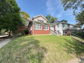 Building Photo - Close to Downtown! Includes Washer and Dryer