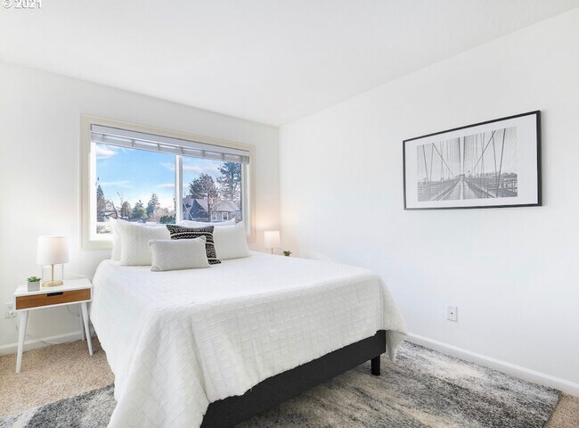 Building Photo - 6600 SE Division St