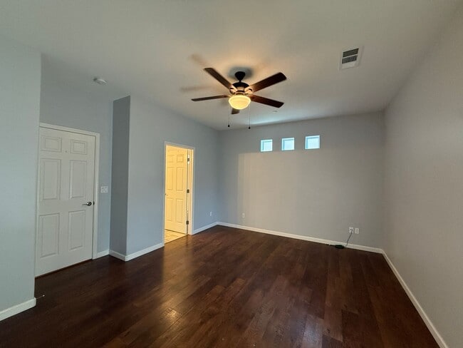 Building Photo - harming 3 bedroom, 2 bathroom single-story...
