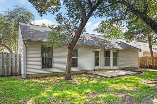 Building Photo - Beautiful Niceville Home!